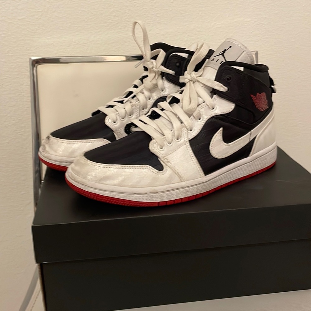 Jordan- size: 9, color: black and white, condition: used. Bottom of shoe is red.